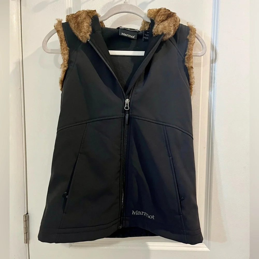 Marmot Furlong Soft shell Faux Fur Trimmed Hooded Vest Sz S Black Fleece Lined - Picture 6 of 14